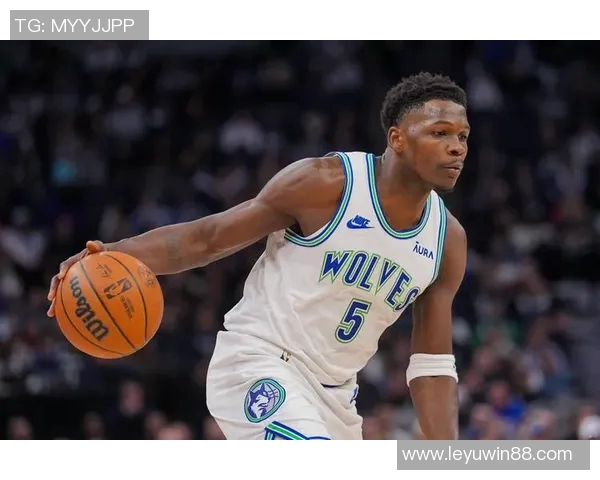 爱德华兹状态火热连续五场得分30以上场均372分命中率高达561三分命中率接近49